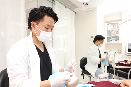 ワイズ板橋歯科・おとなこども矯正歯科の院長/矯正担当医 鈴木雄士